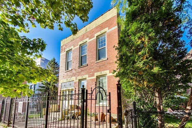 Building Photo - 2148 W Erie St