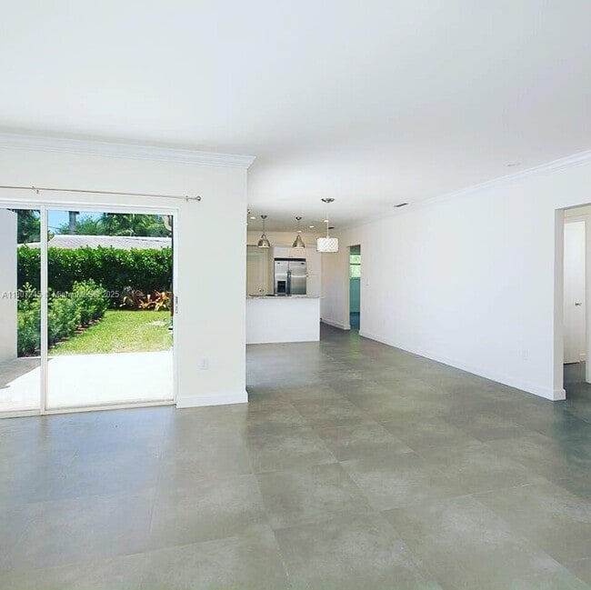 Building Photo - 1126 Cotorro Ave