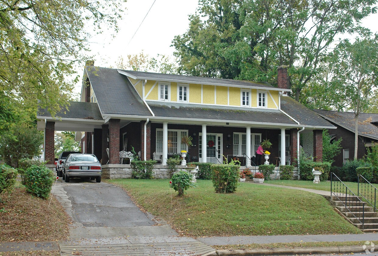 Foto principal - 755 Roycroft Pl