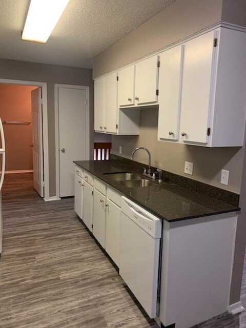 Amplio espacio en encimeras y gabinetes - Victoria Park of Edmond