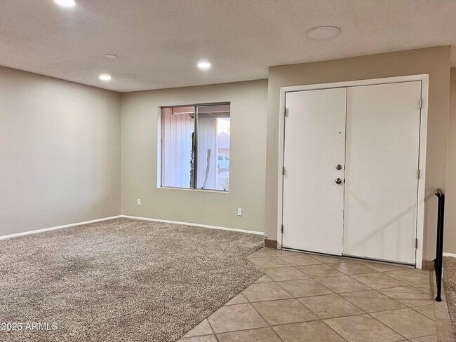 Puerta de entrada doble - 11625 S Mohave St