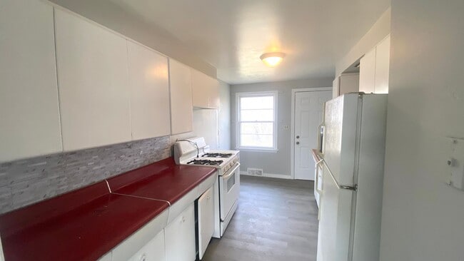 Building Photo - Don't Miss out! New Listing Available Now!...