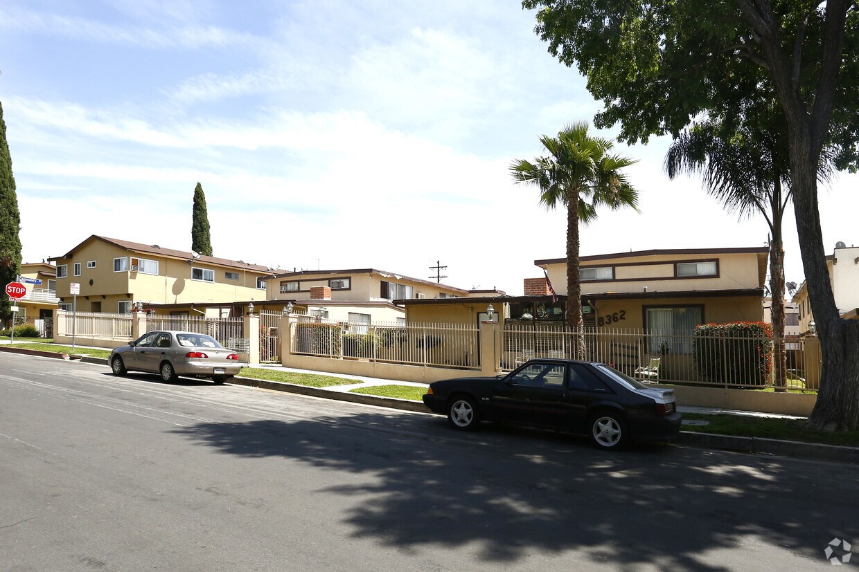 Foto del edificio - 8362-8368 Amigo Ave
