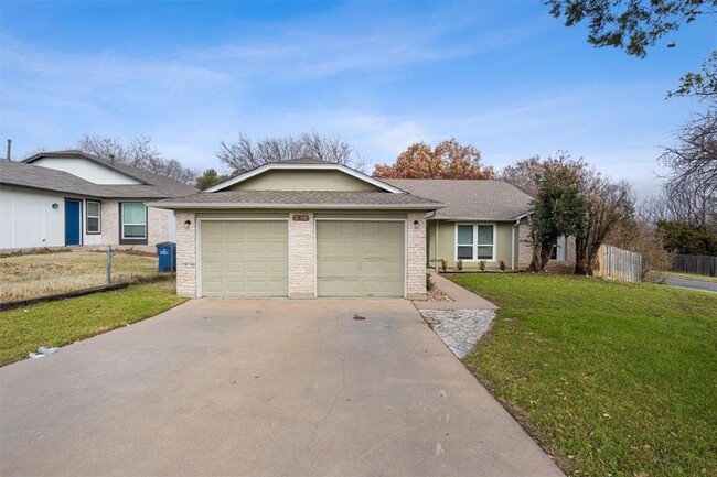 Foto del edificio - 1900 Gracy Farms Ln