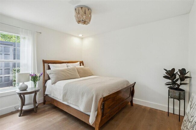 Foto del edificio - 1009 Vasquez St