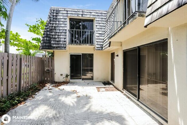 Building Photo - 266 Arabian Rd, Palm Springs, FL 33461