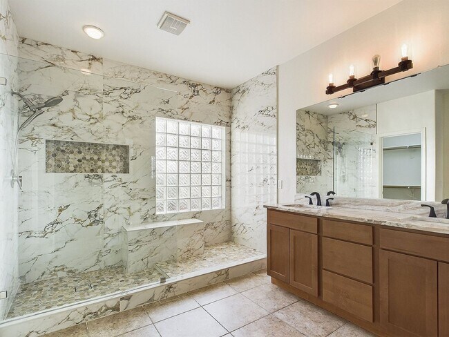 Building Photo - Carefree Hwy/27th Dr Gorgeous 6 Bedrooms/4 Bath 3695 Sq Ft Home