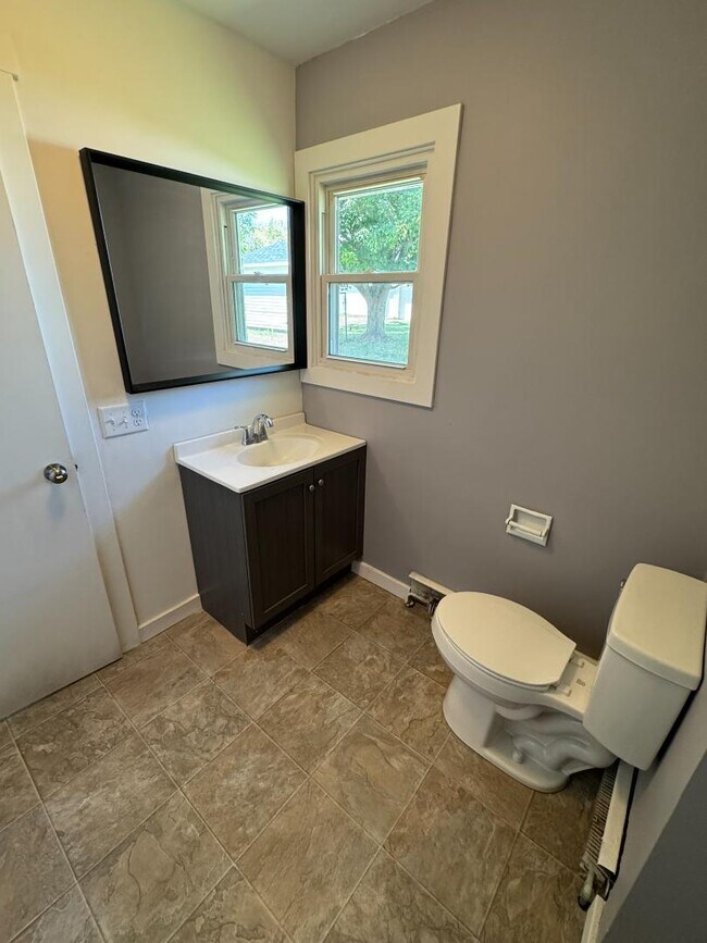 Foto del edificio - 6451 Alpine Ave NW