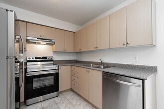 Building Photo - 333 Sidney Belsey Crescent