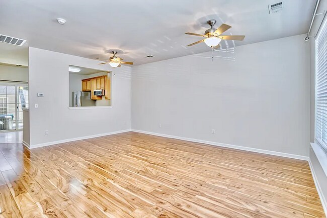 Building Photo - 103 Bumble Cir