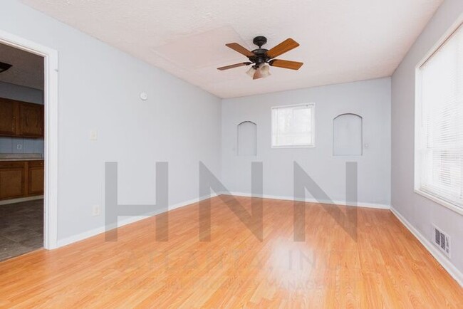 Foto del edificio - Light-filled 3/2 Split-Level in College Park!