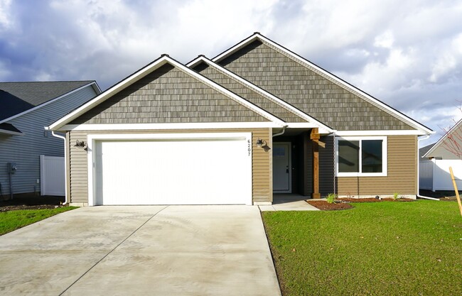 Foto del edificio - Brand New 4 Bedroom Home in Rathdrum