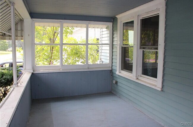 Foto del edificio - 104 Lynhurst Ave