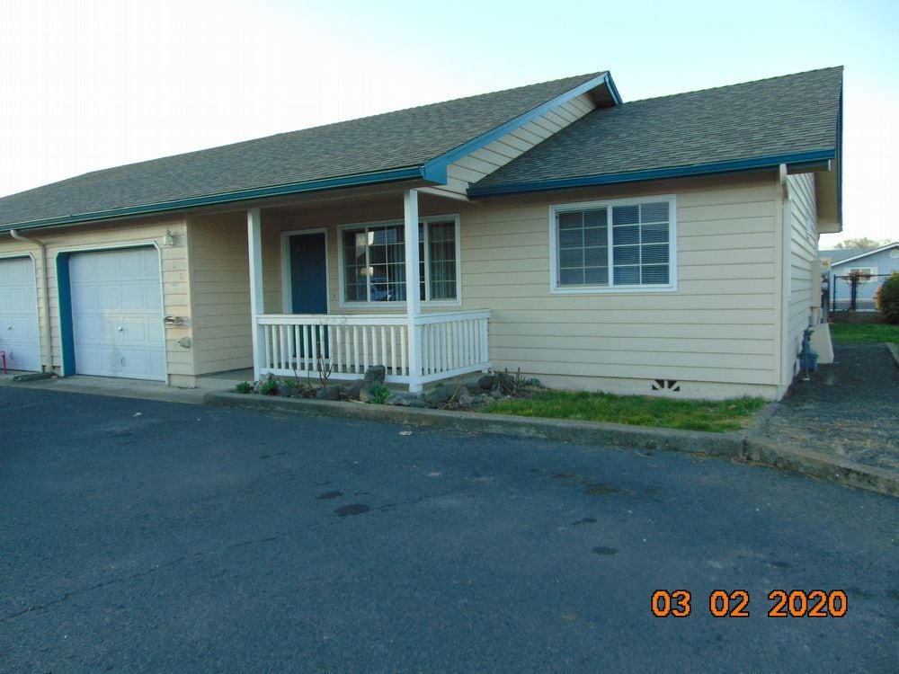 110 Lorraine Ave, Eagle Point, OR 97524 Room for Rent in Eagle Point, OR