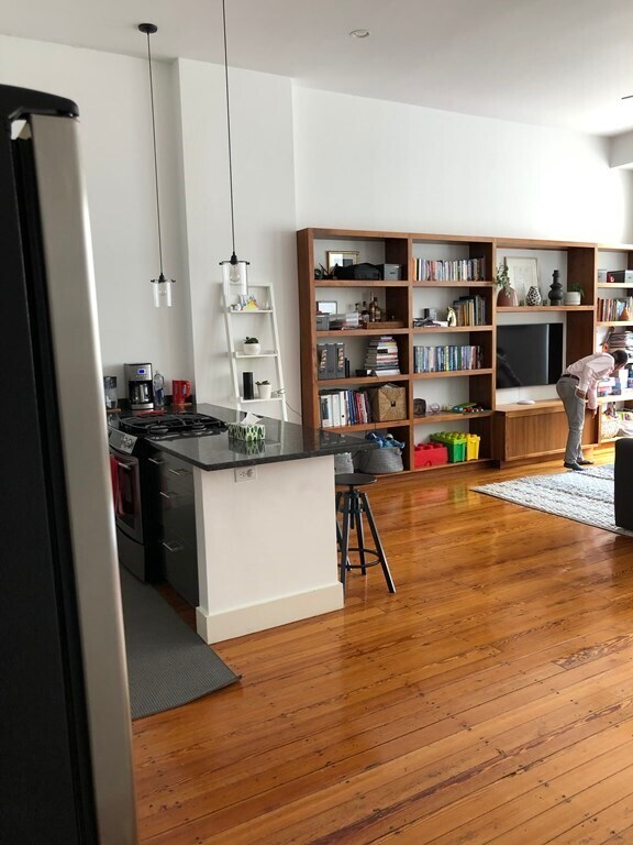 Building Photo - 305 Cambridge St