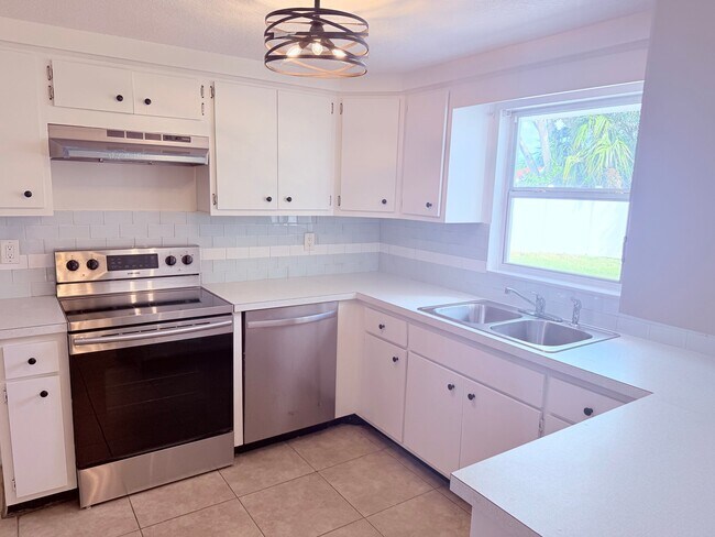 Building Photo - 7437 Daggett Terrace