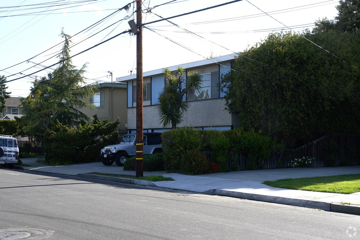 Foto del edificio - 227 Jackson Ave