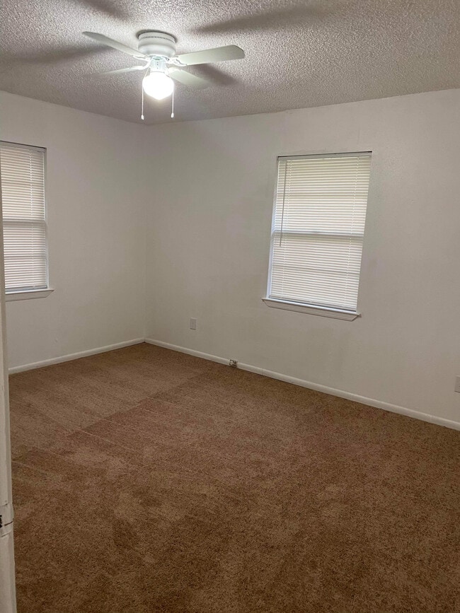 Building Photo - 8430 Round Rock Dr