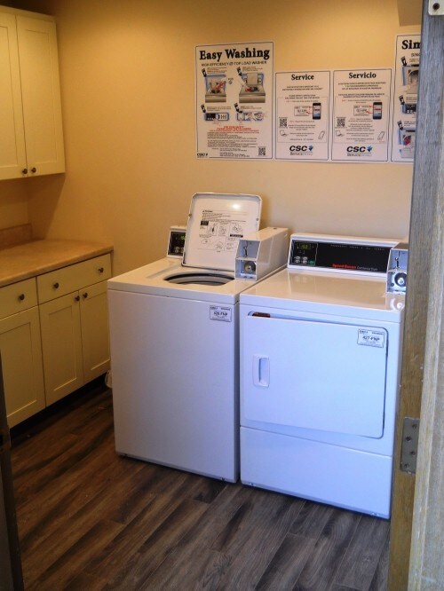 Building Photo - 1068 Quorum Real Estate - 2 bedrooms