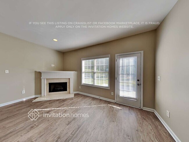 Building Photo - 3088 Woodmere Dr