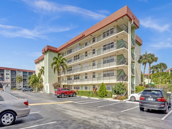 Foto del edificio - 5300 NE 24th Terrace