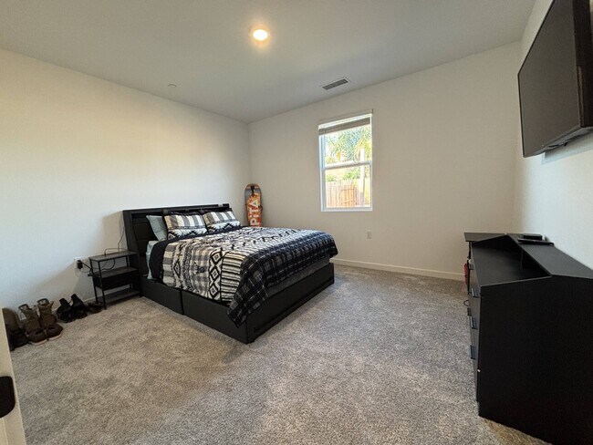 Foto del edificio - 1872 W Graham St