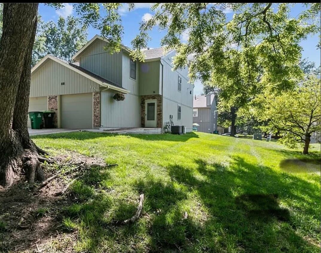106 NE Churchill St, Lees Summit, MO 64086 Townhome Rentals in Lees