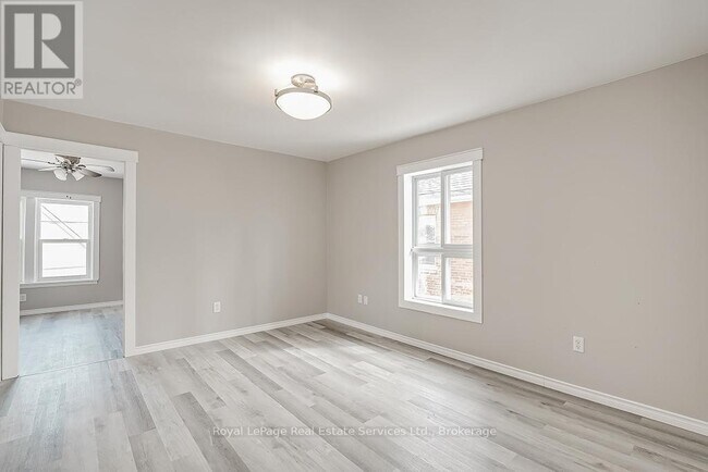 Building Photo - 33 Rose Ave