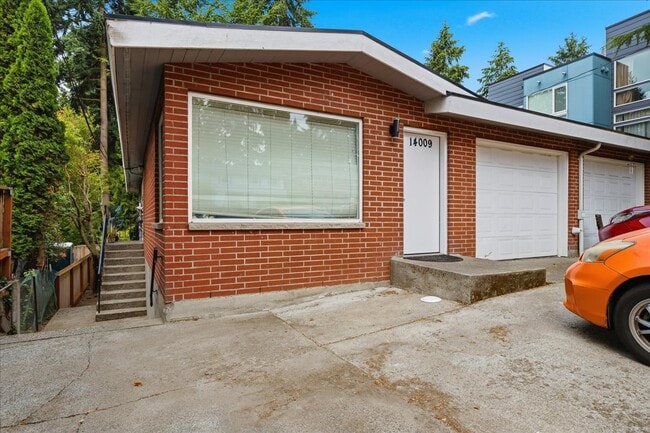 Building Photo - 14007 Greenwood Ave N