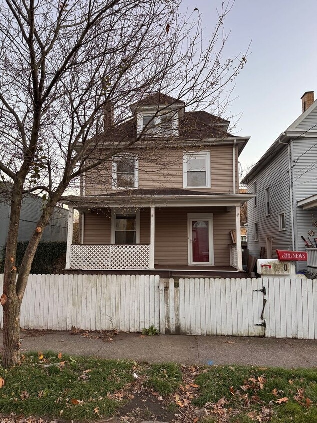 Primary Photo - 220 Park Ave