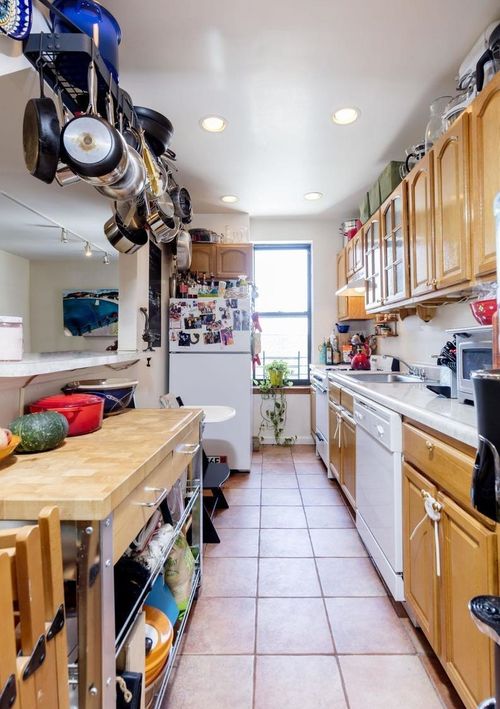 Foto del edificio - 332 W 21st St