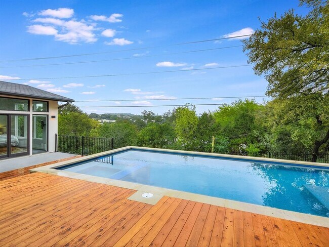 Foto del edificio - 2700 Rollingwood Dr