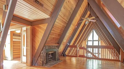 Building Photo - 6010 SE Riverside Dr