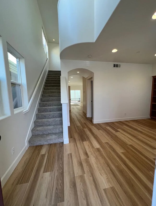 Entryway - 3208 Playa Ct
