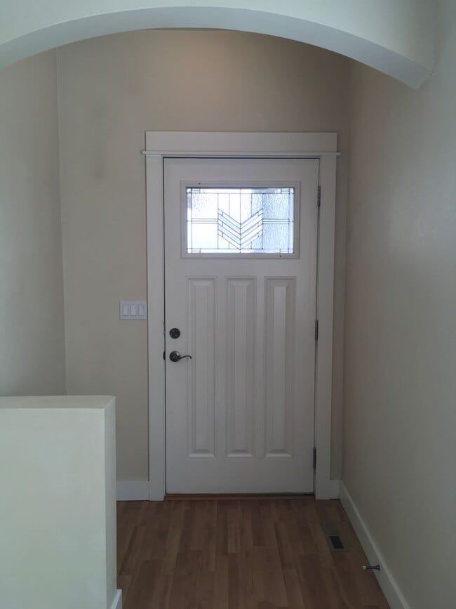 Building Photo - w1031