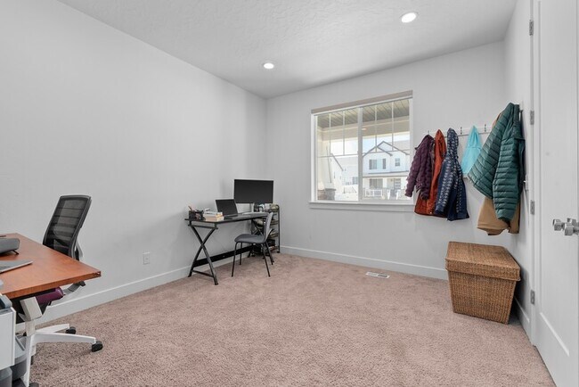 Foto del edificio - 2156 Wallflower Dr