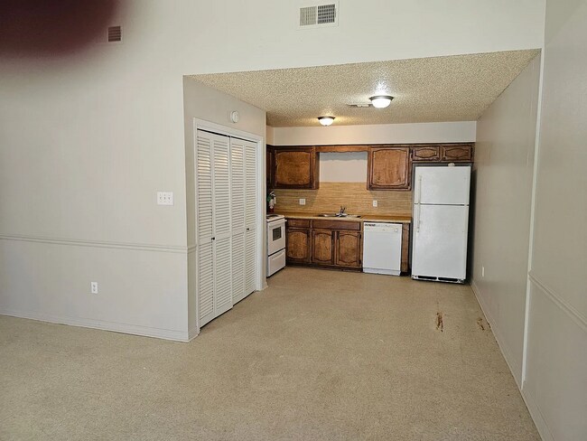 Building Photo - 44176 Simpson Pl