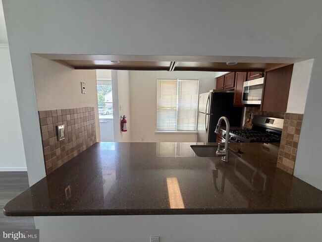 Building Photo - 1705A Heatherstone Ct