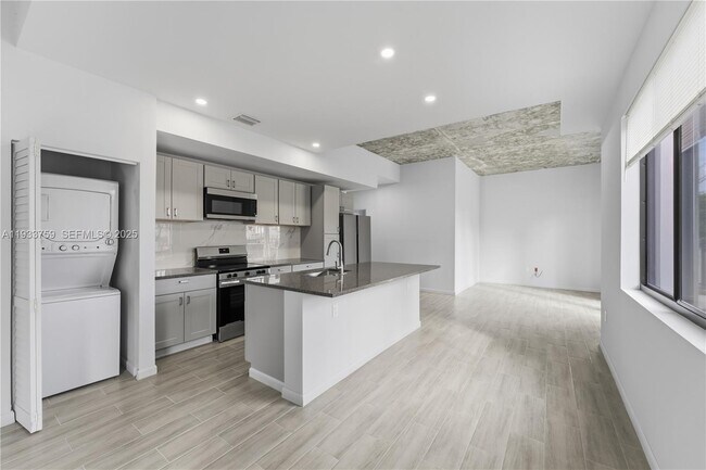 Building Photo - 1393 NW 31st St