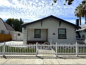 Building Photo - 949 Windeler Ave