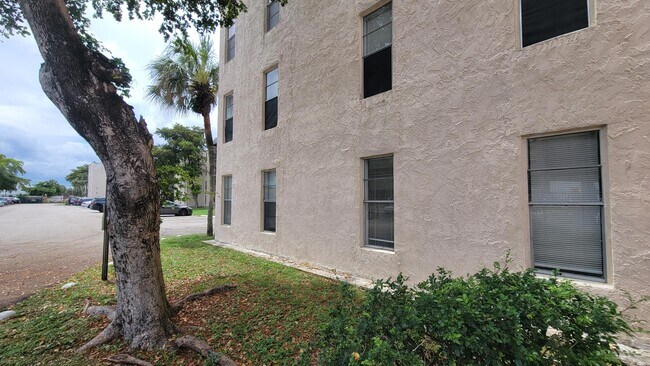 Foto del edificio - 2800 NW 56th Ave