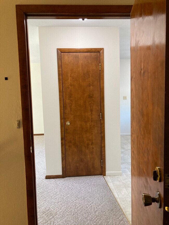 Entrada al apartamento - 425 6th Ave NW