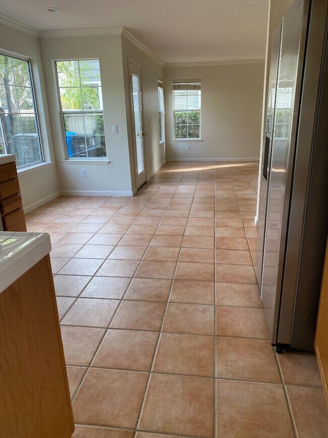 Foto del edificio - 323 Montserrat Dr