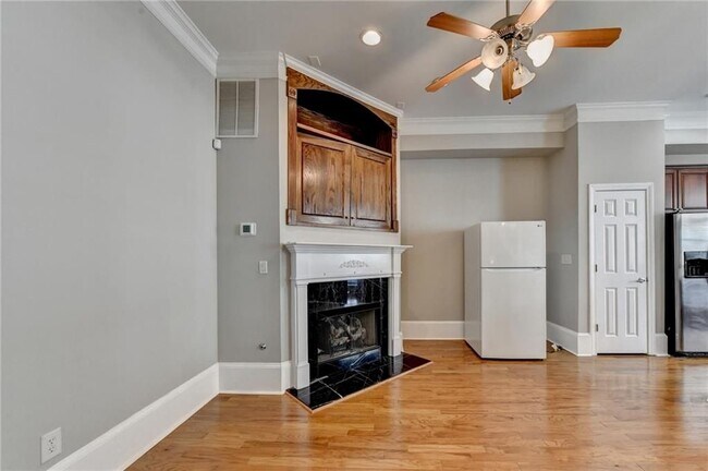 Foto del edificio - 813 Clifton Heights Ln NE