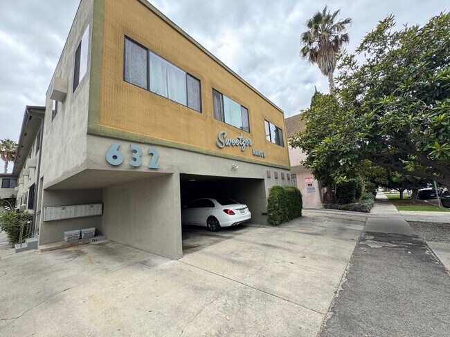 Foto del edificio - 600 N Sweetzer Ave