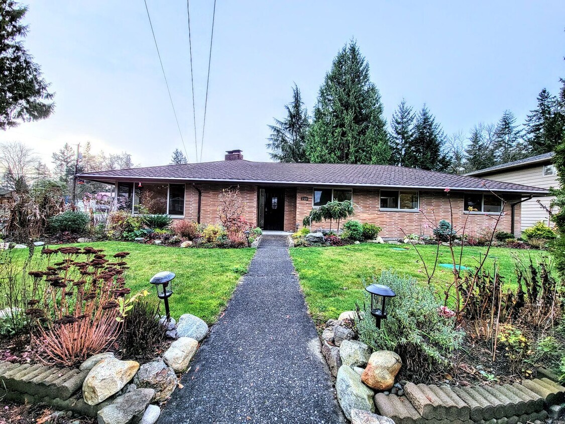 Primary Photo - Fantastic 4bed 2bath Home in Desirable Eas...