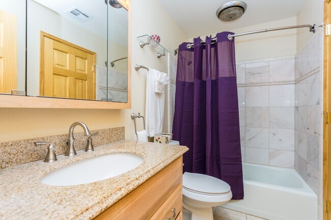 Foto del edificio - 136 Grove Ave