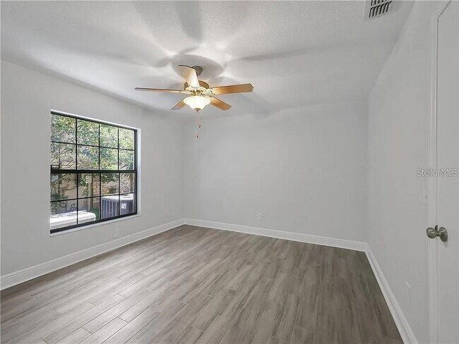 Foto del edificio - 1463 E Brookshire Ct