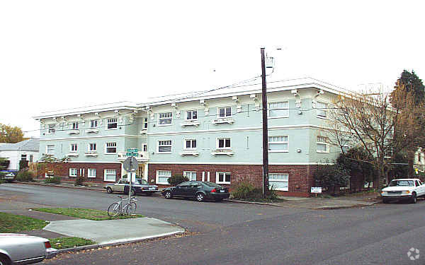 Building Photo - The Laurelwood