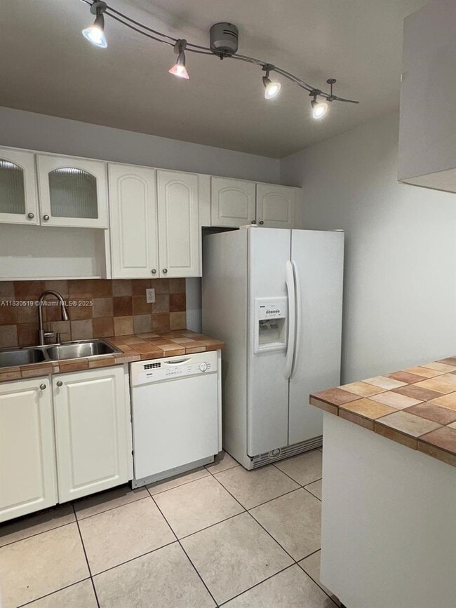 Foto del edificio - 10441 Mahogany Key Cir